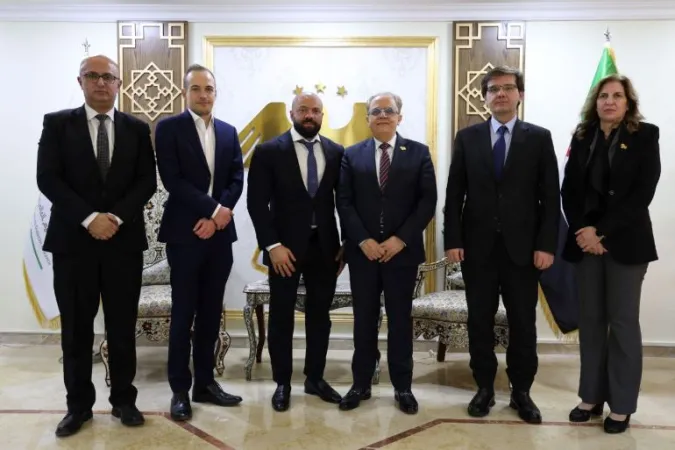 وزير التعليم العالي والبحث العلمي يبحث مع مسؤولي شركة Control Risks البريطانية، التعاون في الأمن السيبراني وتكنولوجيا المعلومات