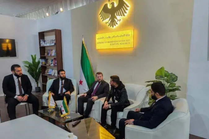 يواصل جناح وزارة التعليم العالي والبحث العلمي في معرض دمشق الدولي للكتاب استقبال وفوده وزوّاره