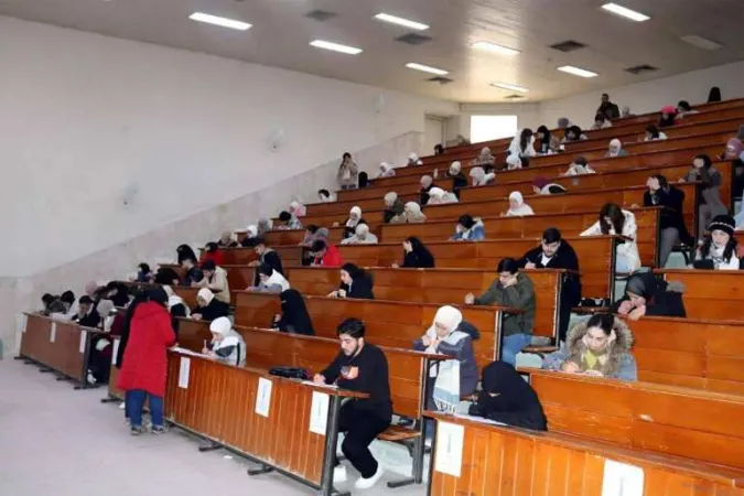 تتواصل امتحانات الفصل الدراسي الأول للعام الدراسي 2026-2025 في مختلف الجامعات السورية